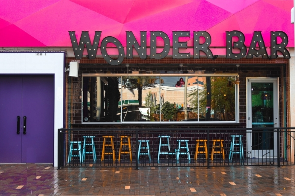 nightlife Wonder Bar